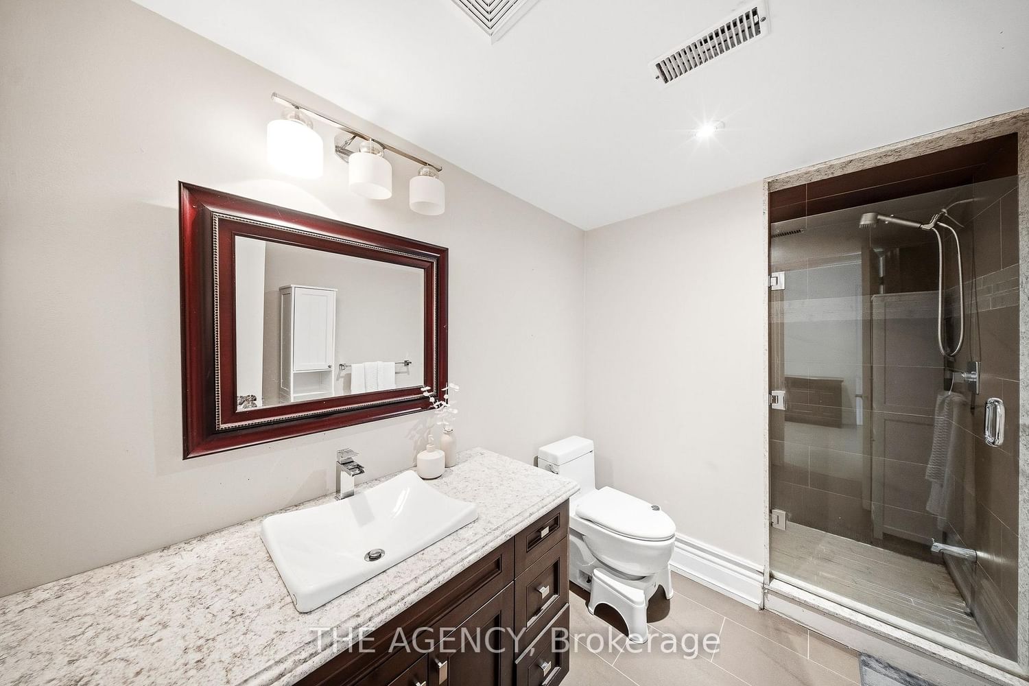 1098 Lakeshore Road W • Oakville, ON photo 37
