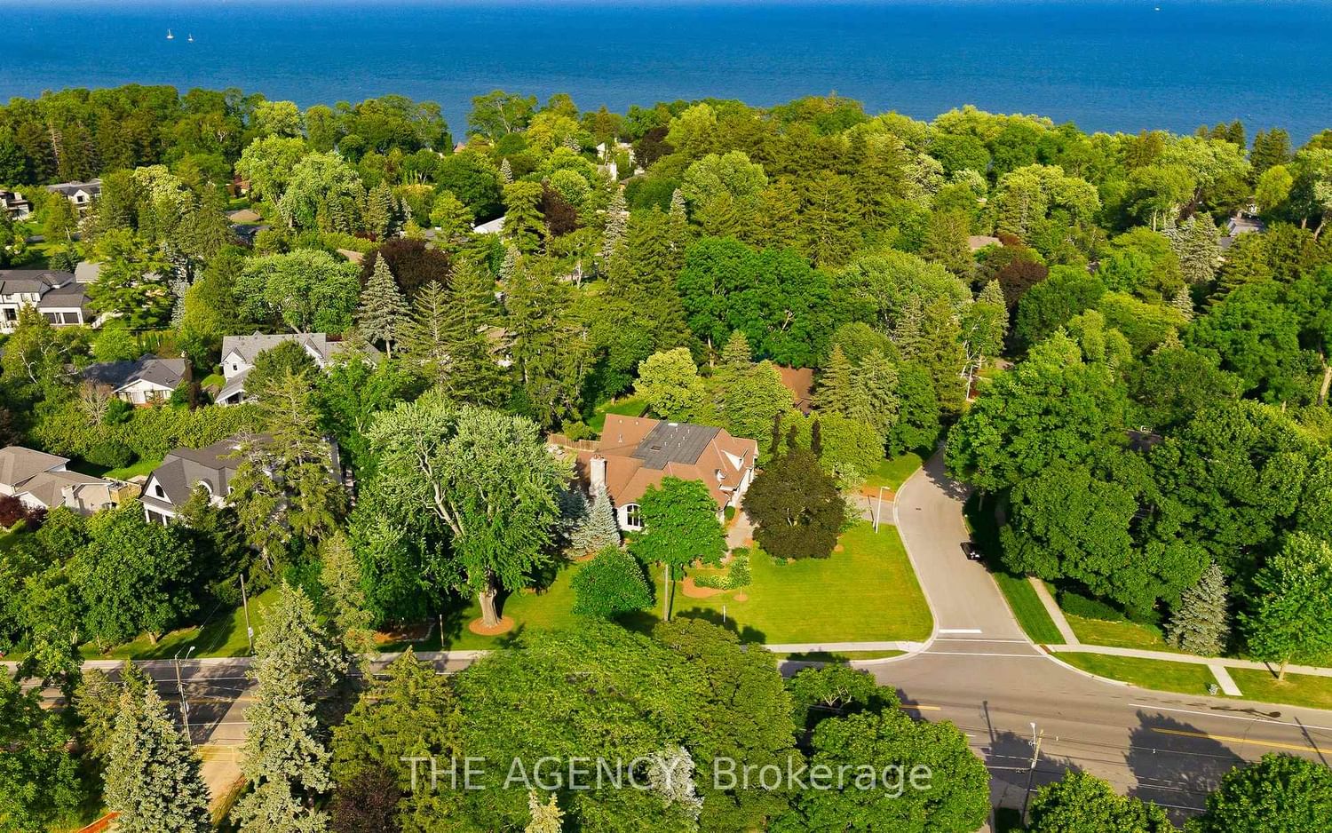 1098 Lakeshore Road W • Oakville, ON photo 47