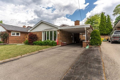 5 Hallow Crescent • Toronto, ON photo 8