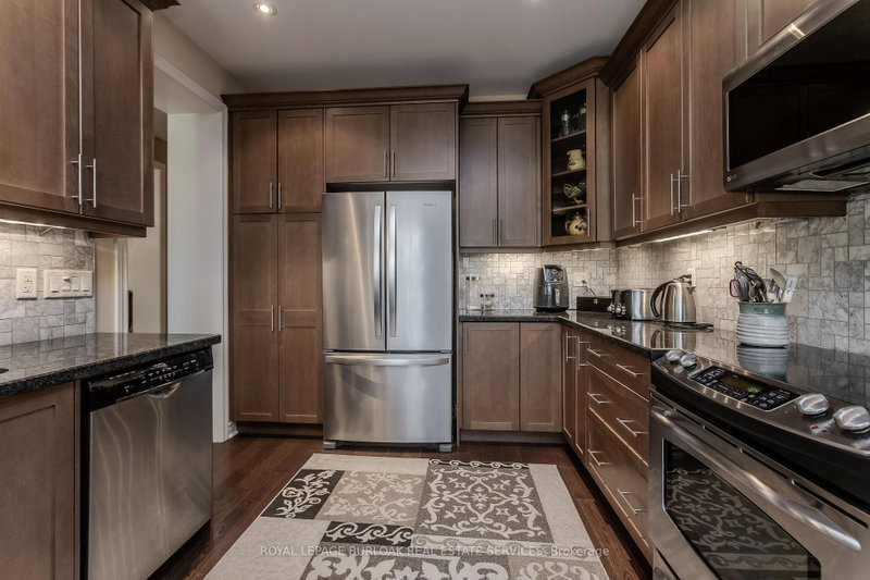 2330 Valleyridge Oakville,ON L6M 5C7 — Photo 10