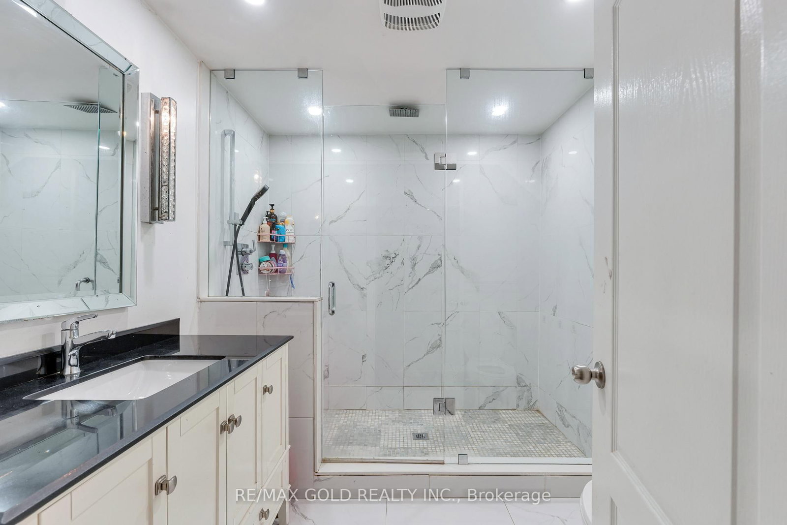 7 Royal Links Circle • Brampton, ON photo 40