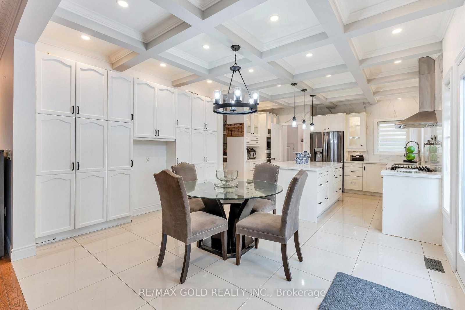 7 Royal Links Circle • Brampton, ON photo 8
