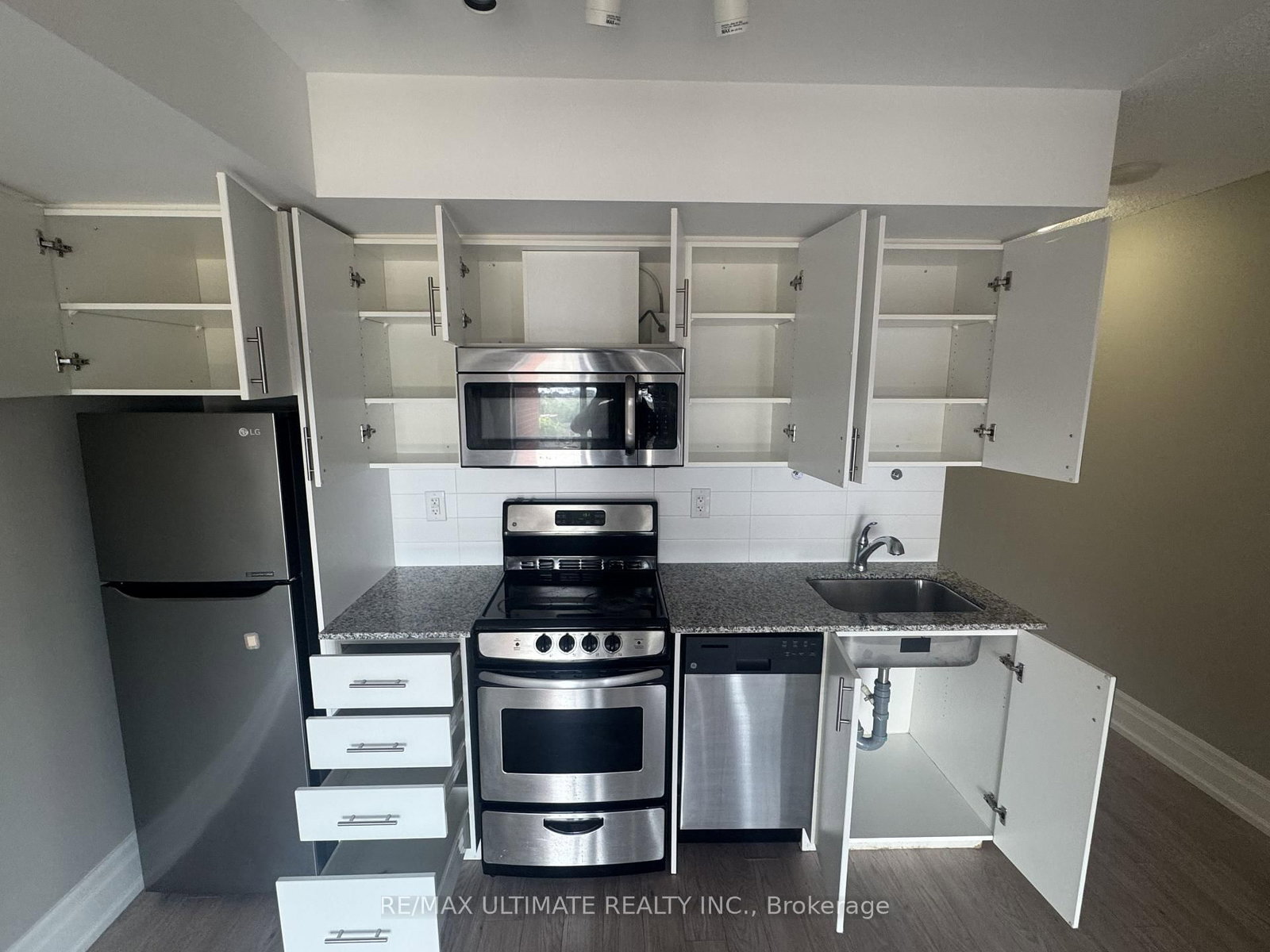 516-800 Lawrence Avenue, Toronto, ON, photo 3