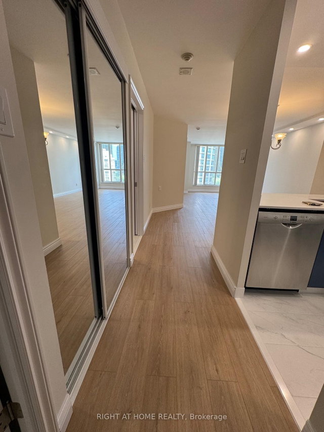 906 - 2287 Lake Shore Boulevard W