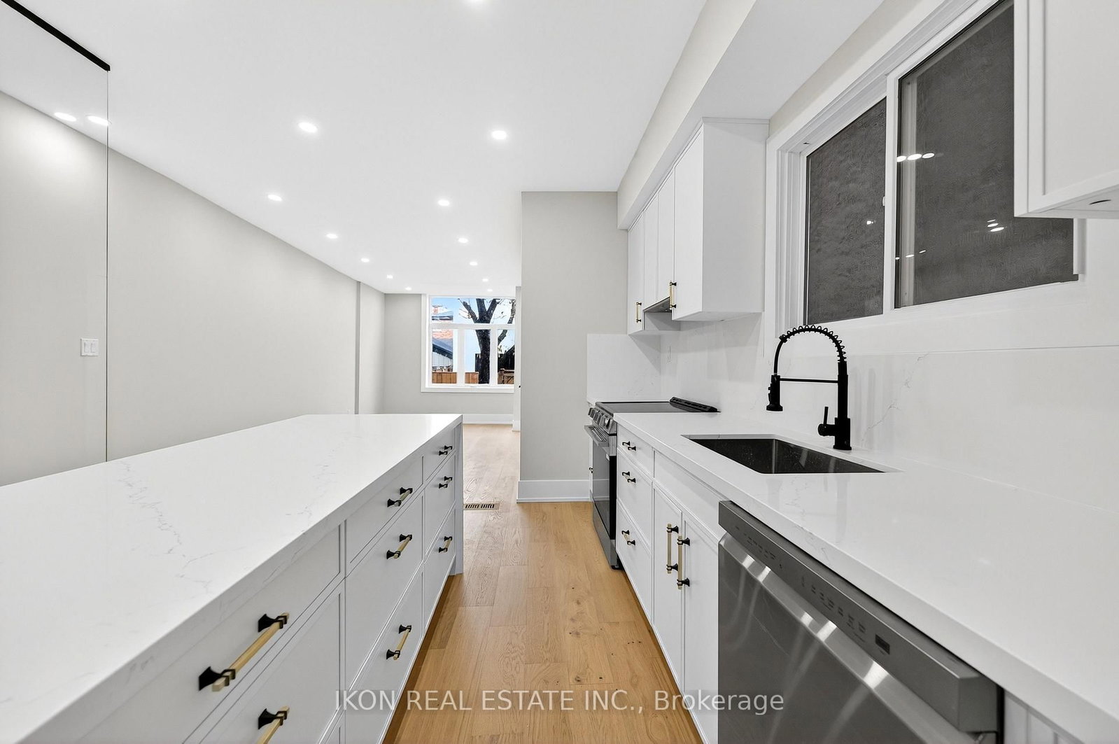 475 Delaware Avenue • Toronto, ON photo 11