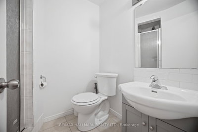 Unit 314 — 3025 The Credit Woodlands Drive — photo 6