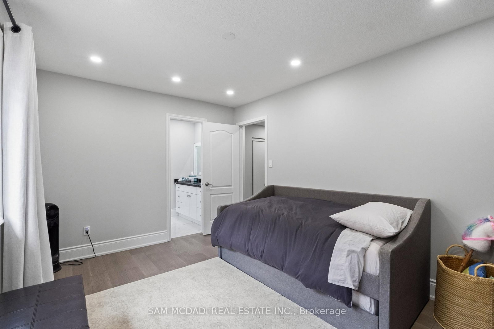 7516 Terragar Boulevard • Mississauga, ON photo 23