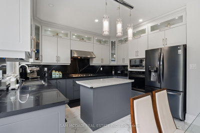7516 Terragar Boulevard • Mississauga, ON photo 9