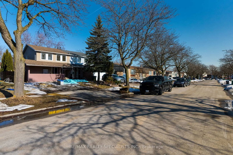 home for lease on Upper-6419 Chaumont Crescent