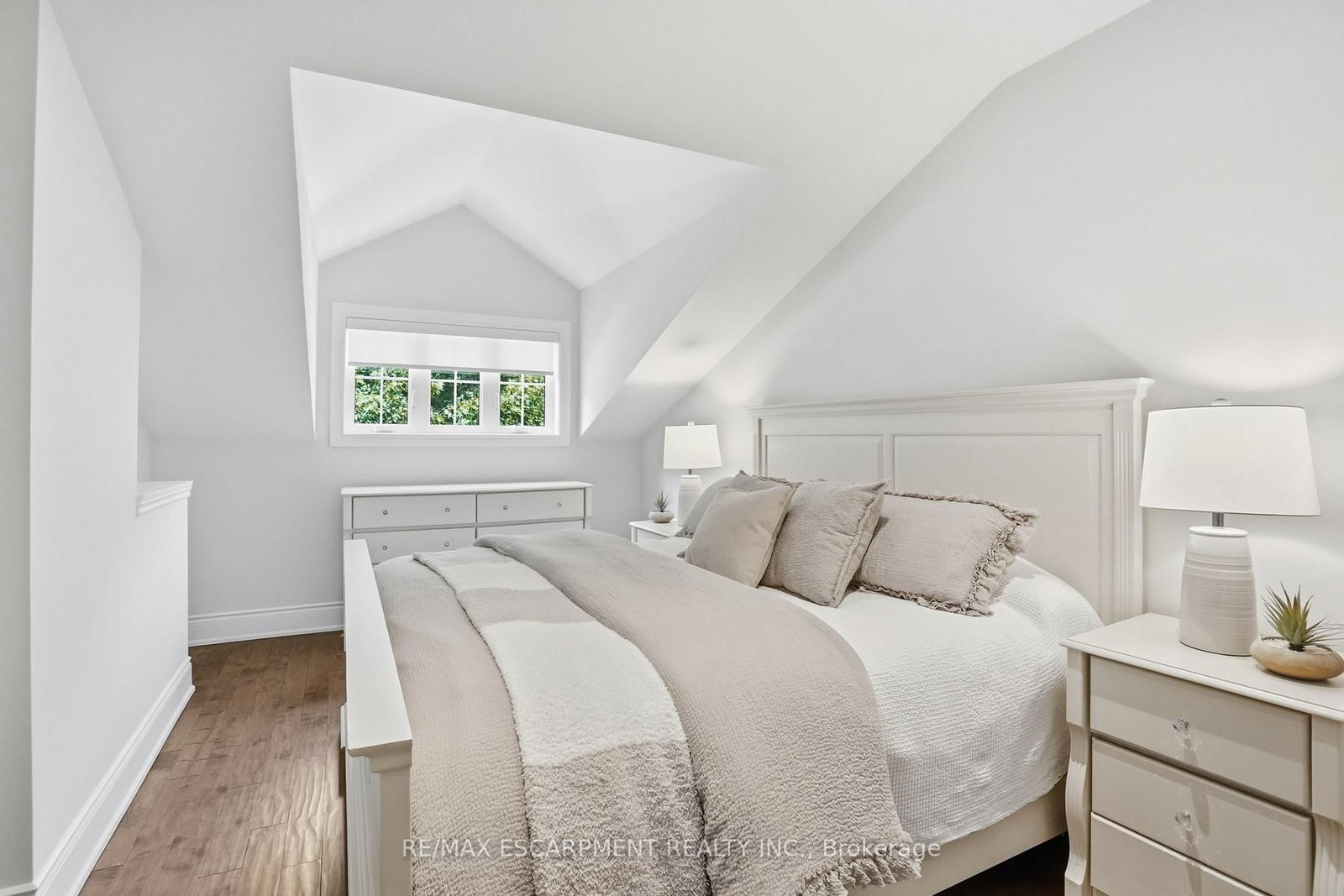 270 Poplar Drive • Burlington, ON photo 14