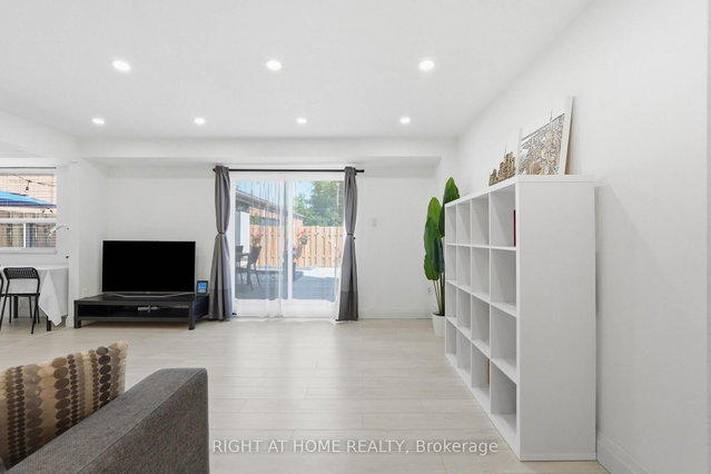 4 - 475 Claridge Road