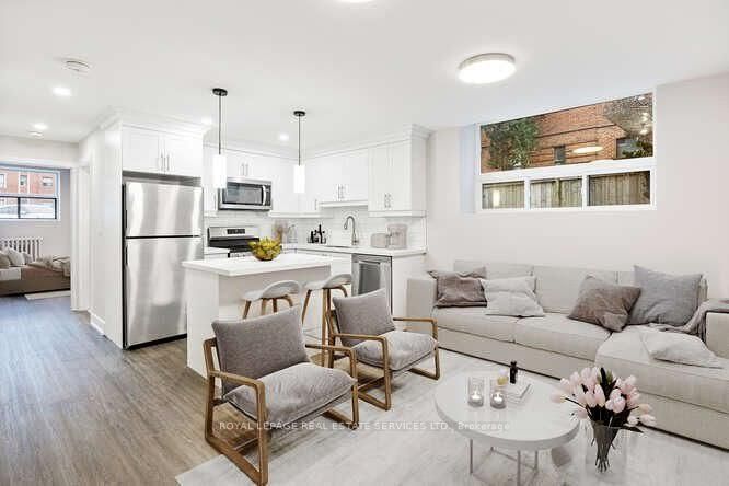 B2-18 Anglesey Boulevard, Toronto, ON