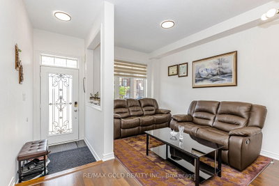12 Fitzgibson Street — photo 6