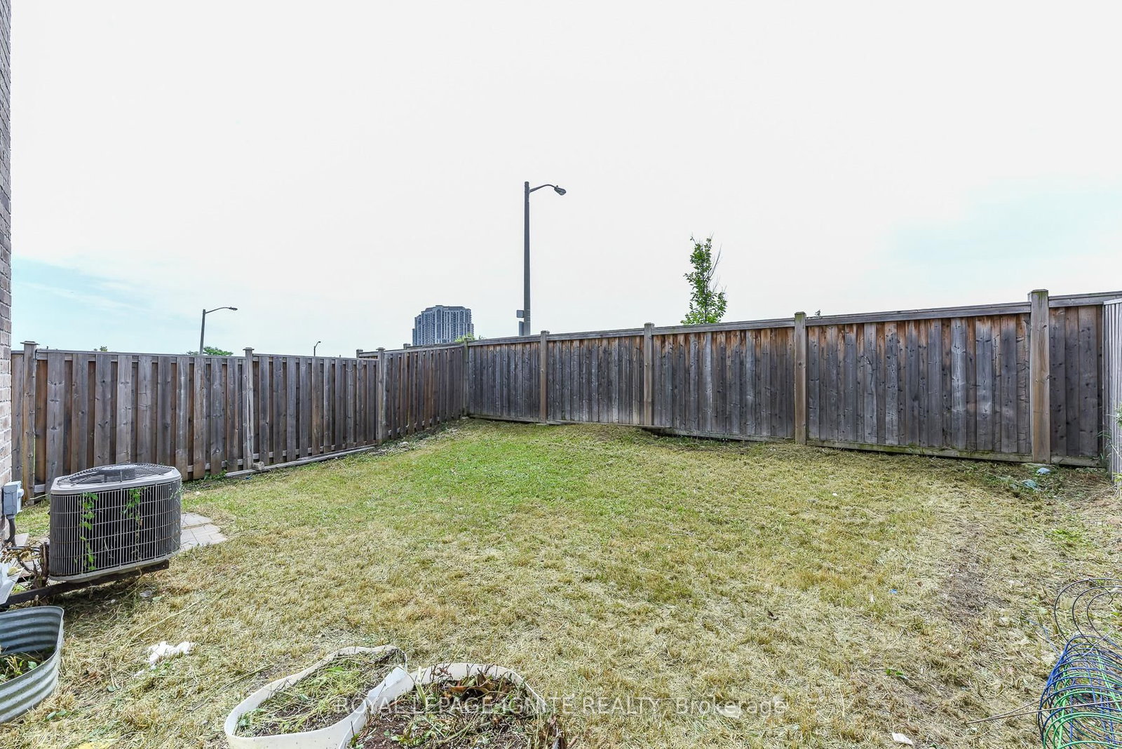 52 Harpreet Circle • Toronto, ON photo 8
