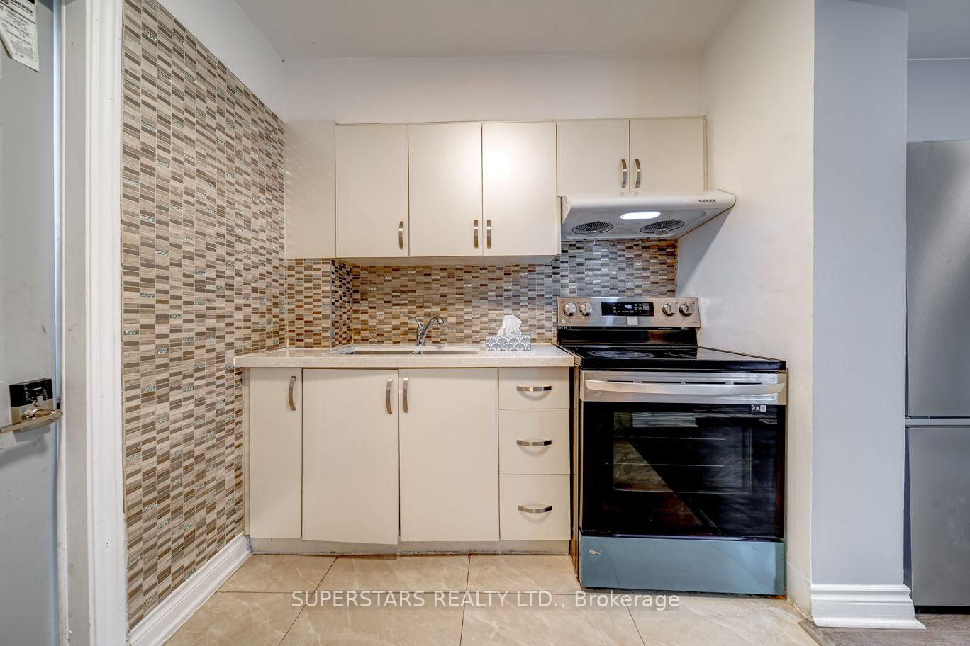 1587 DUFFERIN Street W • Toronto, ON photo 10