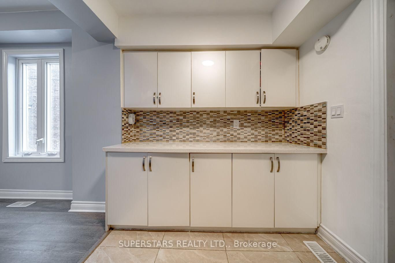 1587 DUFFERIN Street W • Toronto, ON photo 11