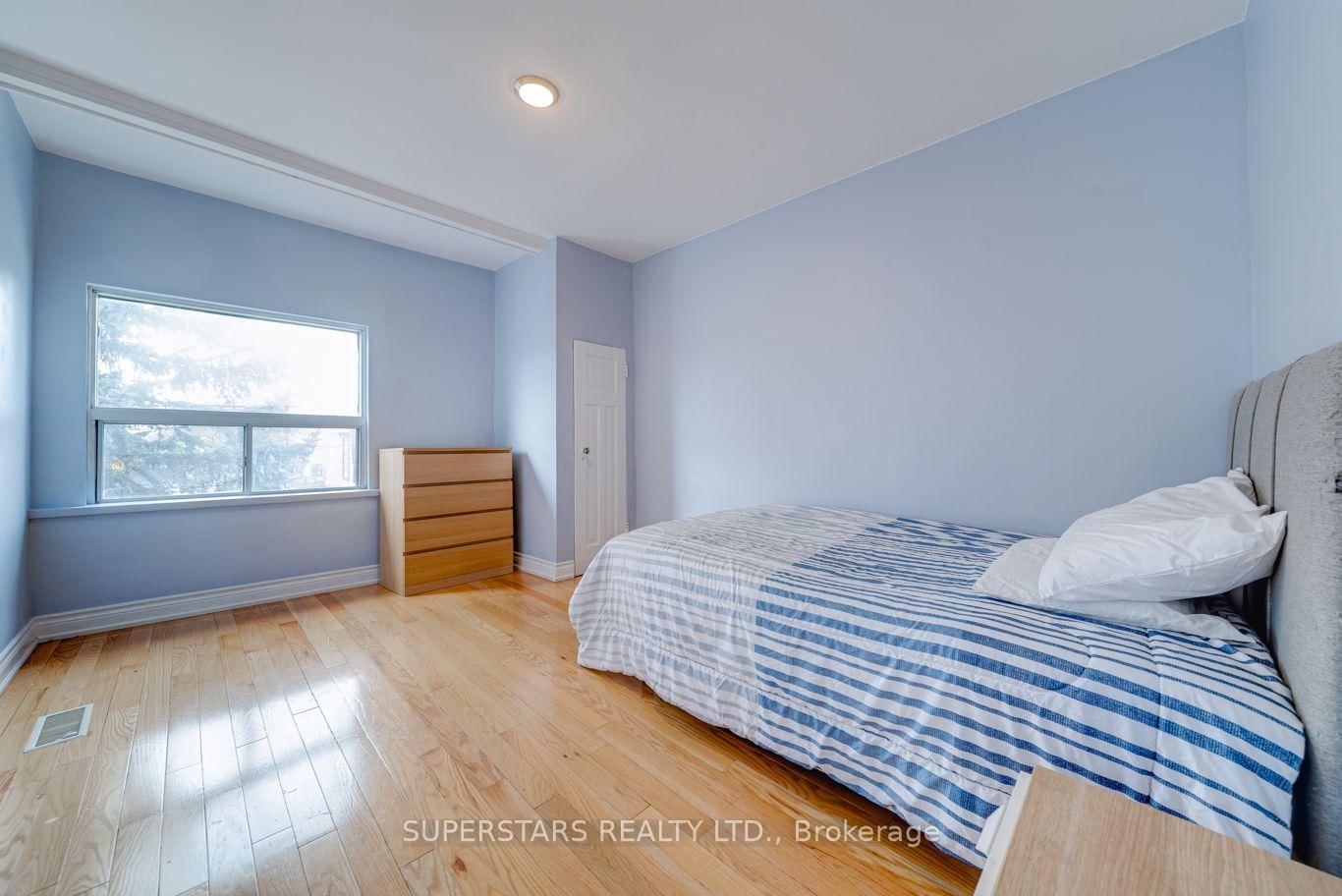 1587 DUFFERIN Street W • Toronto, ON photo 12