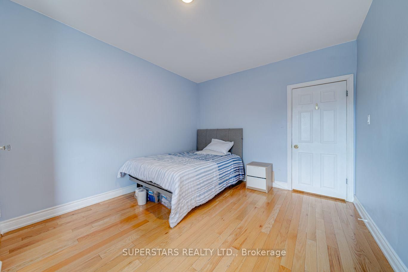 1587 DUFFERIN Street W • Toronto, ON photo 13