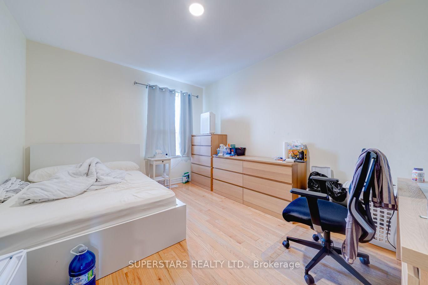 1587 DUFFERIN Street W • Toronto, ON photo 16
