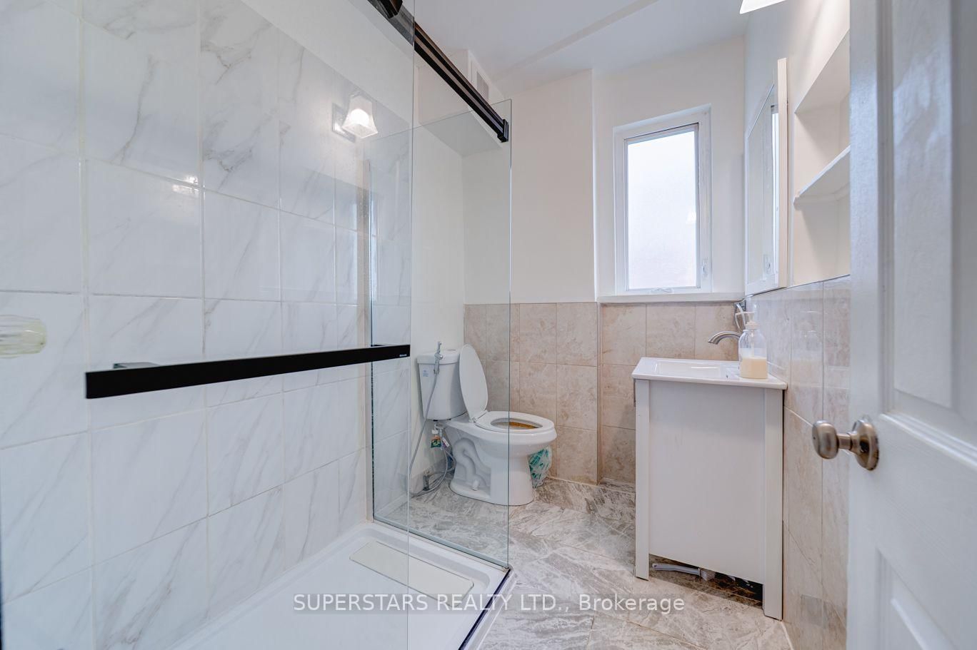 1587 DUFFERIN Street W • Toronto, ON photo 17