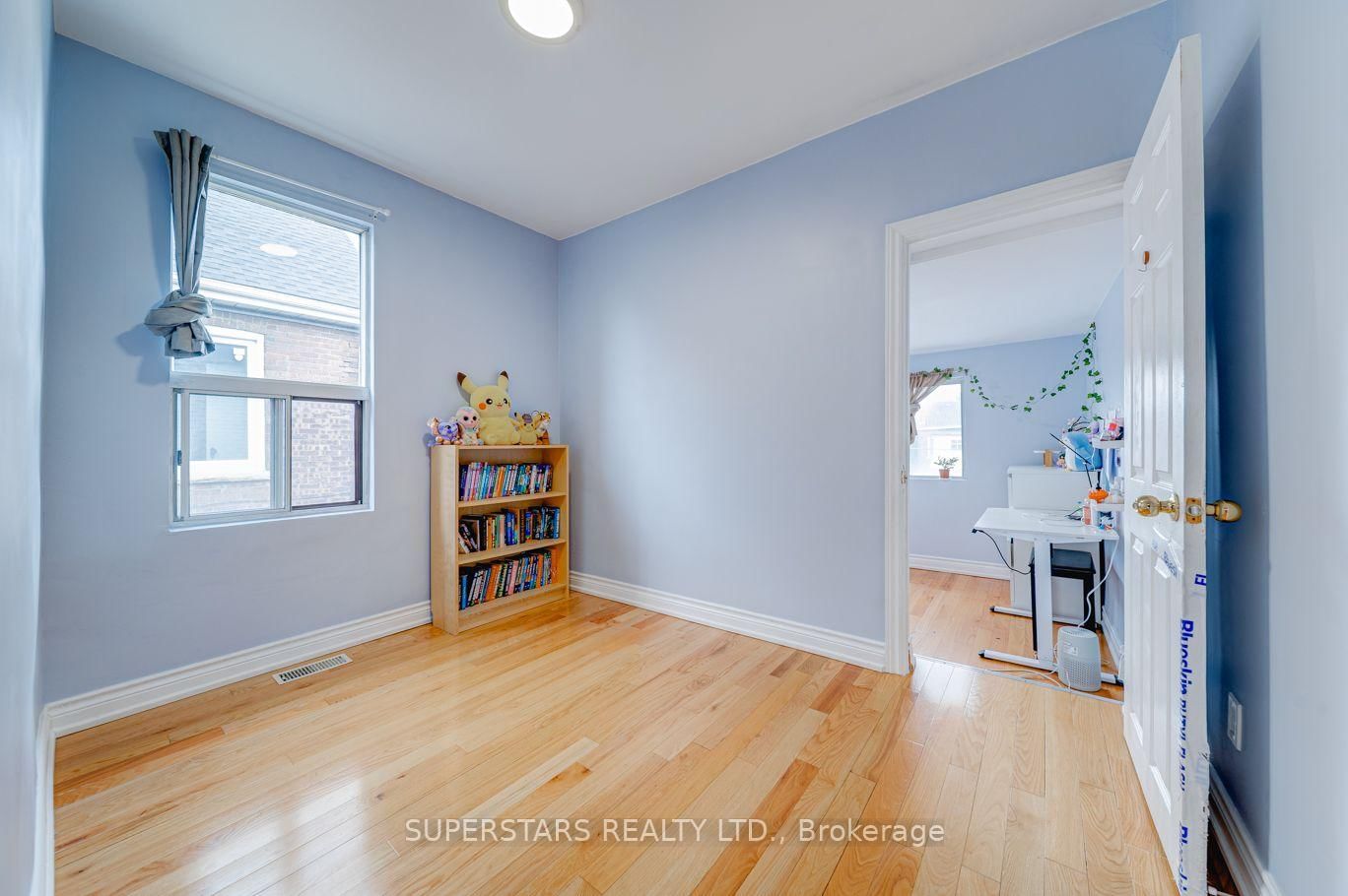 1587 DUFFERIN Street W • Toronto, ON photo 18