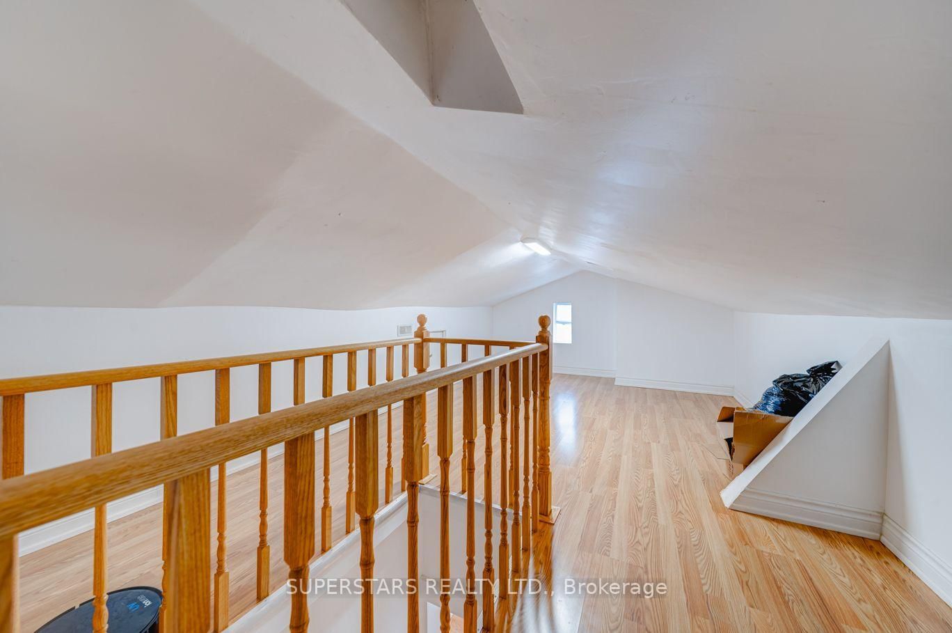 1587 DUFFERIN Street W • Toronto, ON photo 20