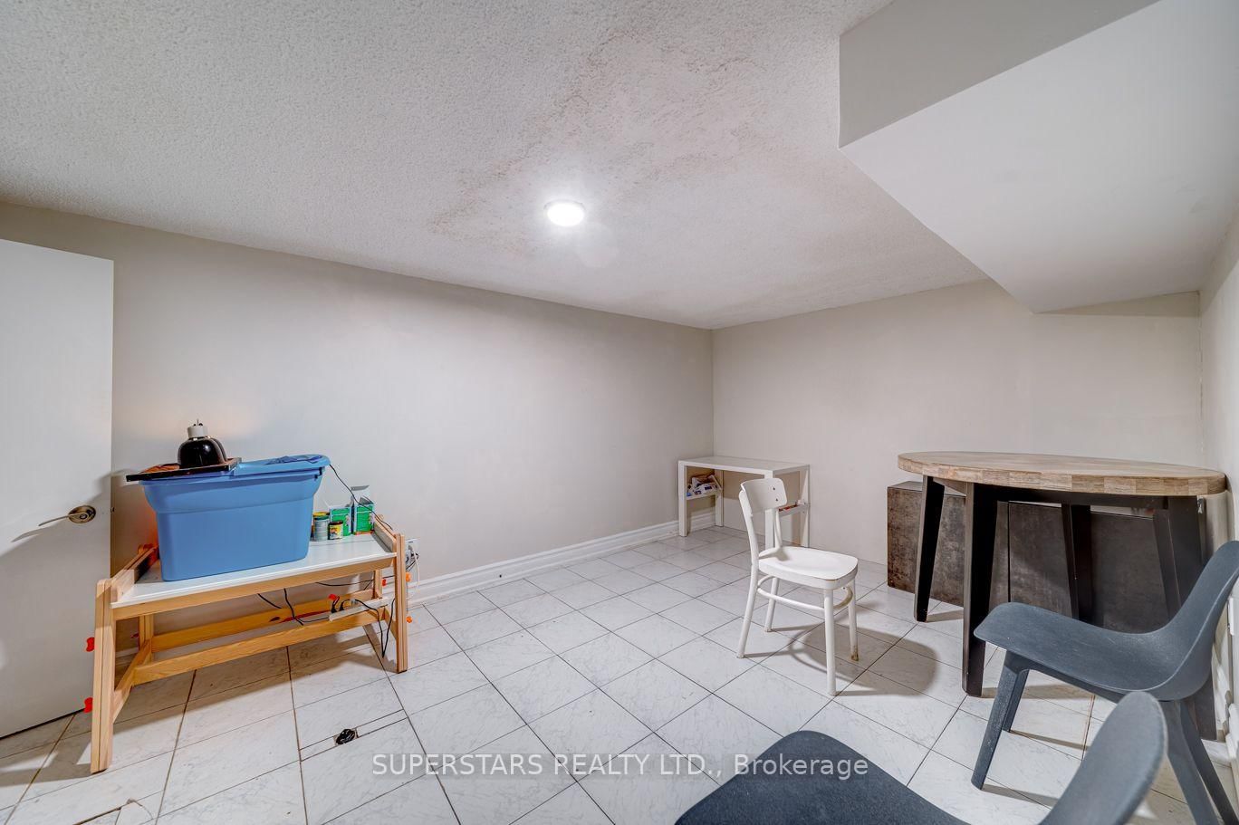 1587 DUFFERIN Street W • Toronto, ON photo 23