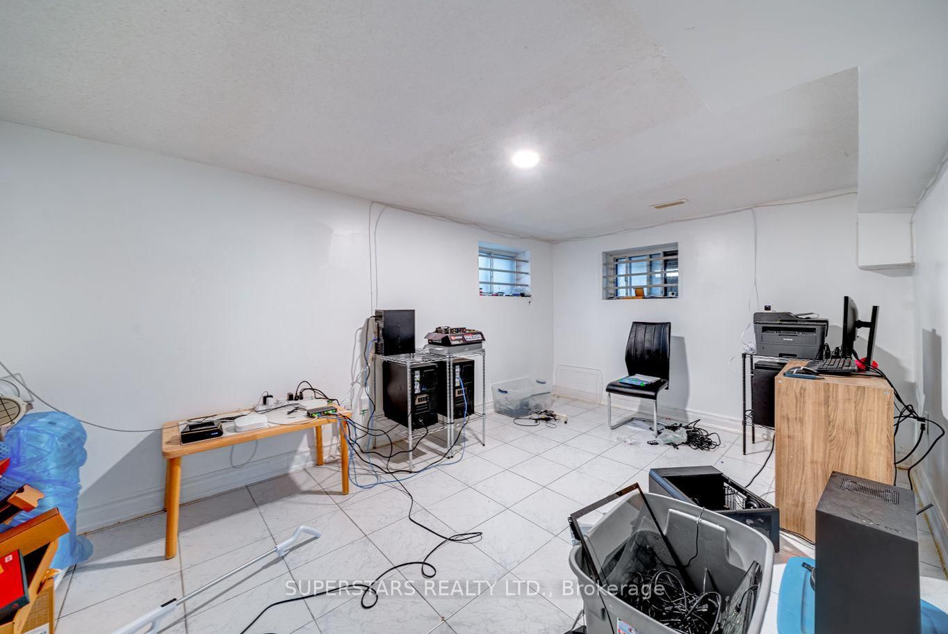 1587 DUFFERIN Street W • Toronto, ON photo 26