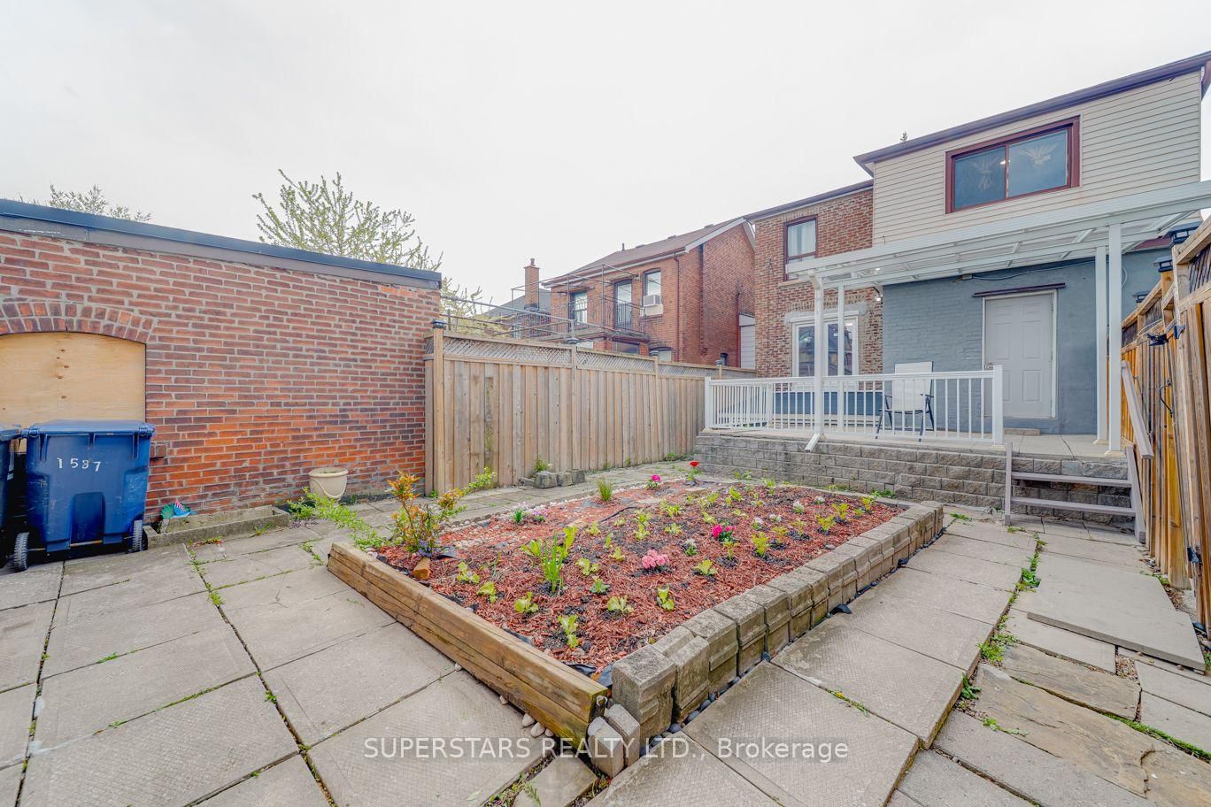 1587 DUFFERIN Street W • Toronto, ON photo 29