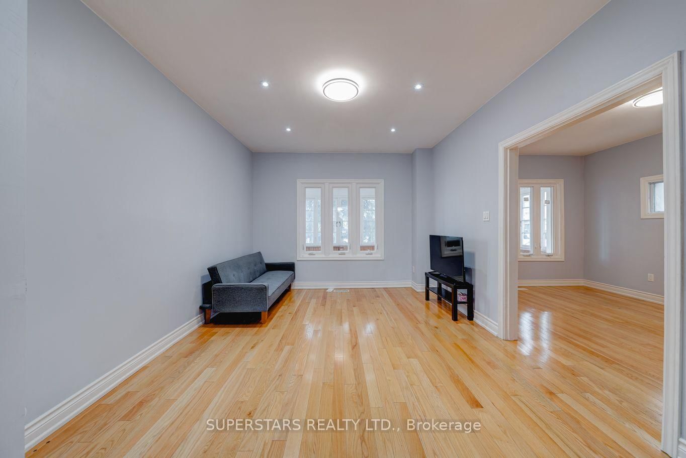 1587 DUFFERIN Street, Toronto, ON, photo 4