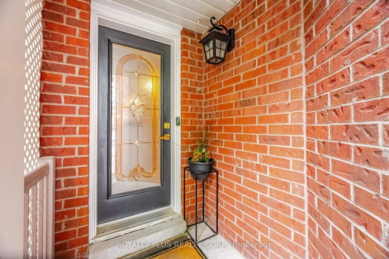 452 Jay Crescent