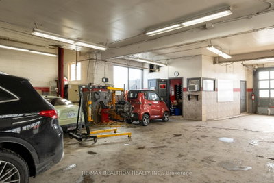 393 Weston Road — more photos