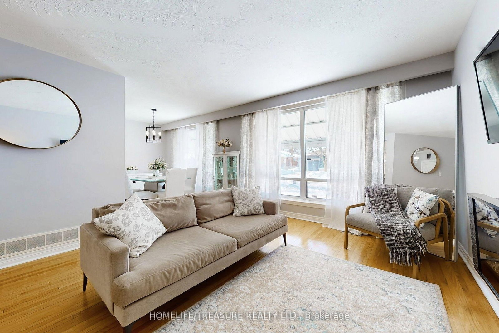 19 BRAMPTON Road • Toronto, ON photo 7