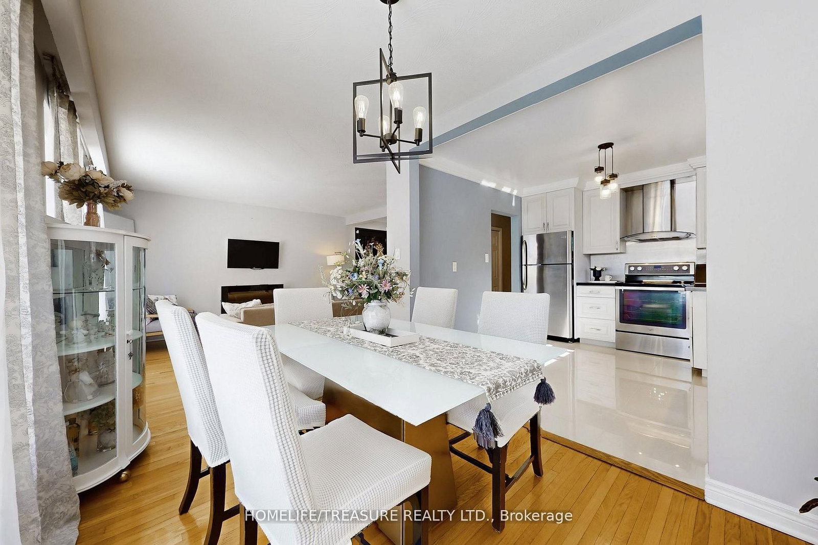 19 BRAMPTON Road • Toronto, ON photo 8