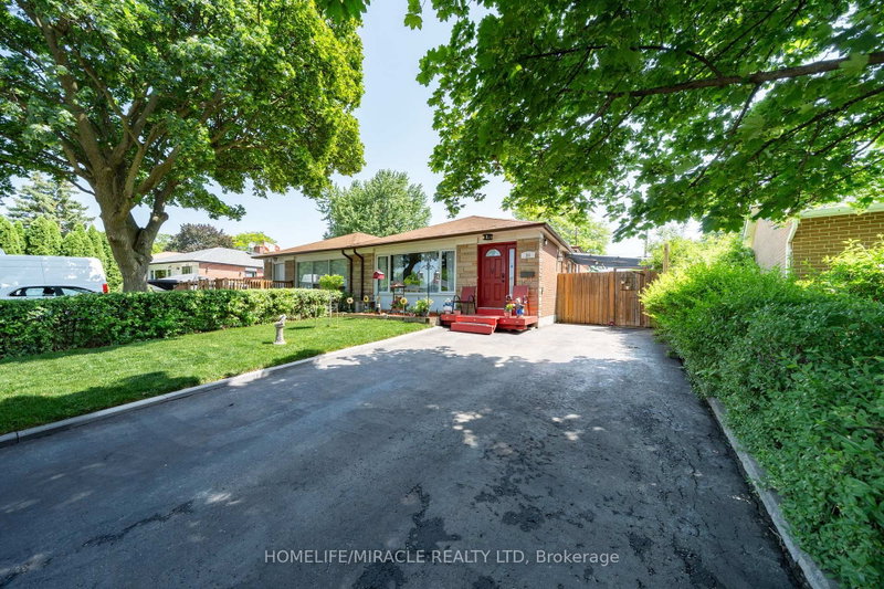 38 Ascot Ave photo 4