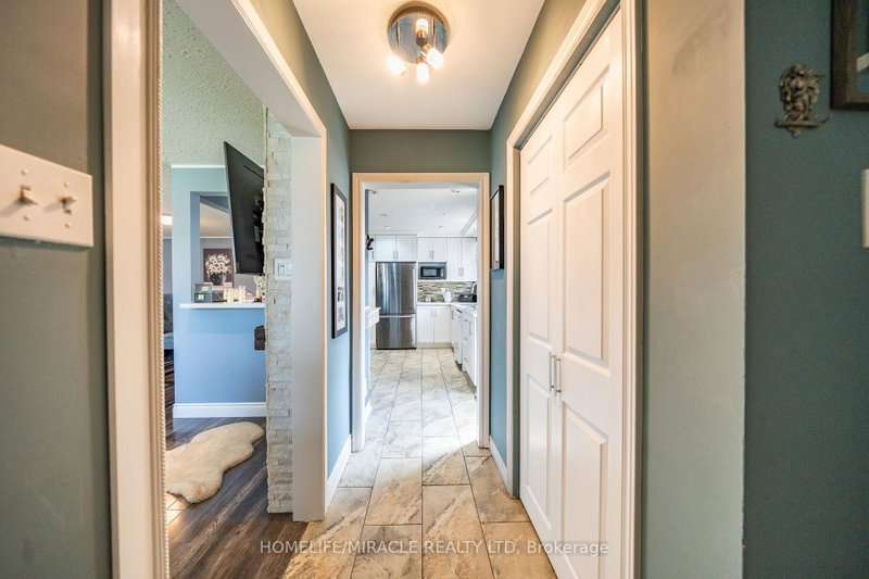 38 Ascot Ave photo 5