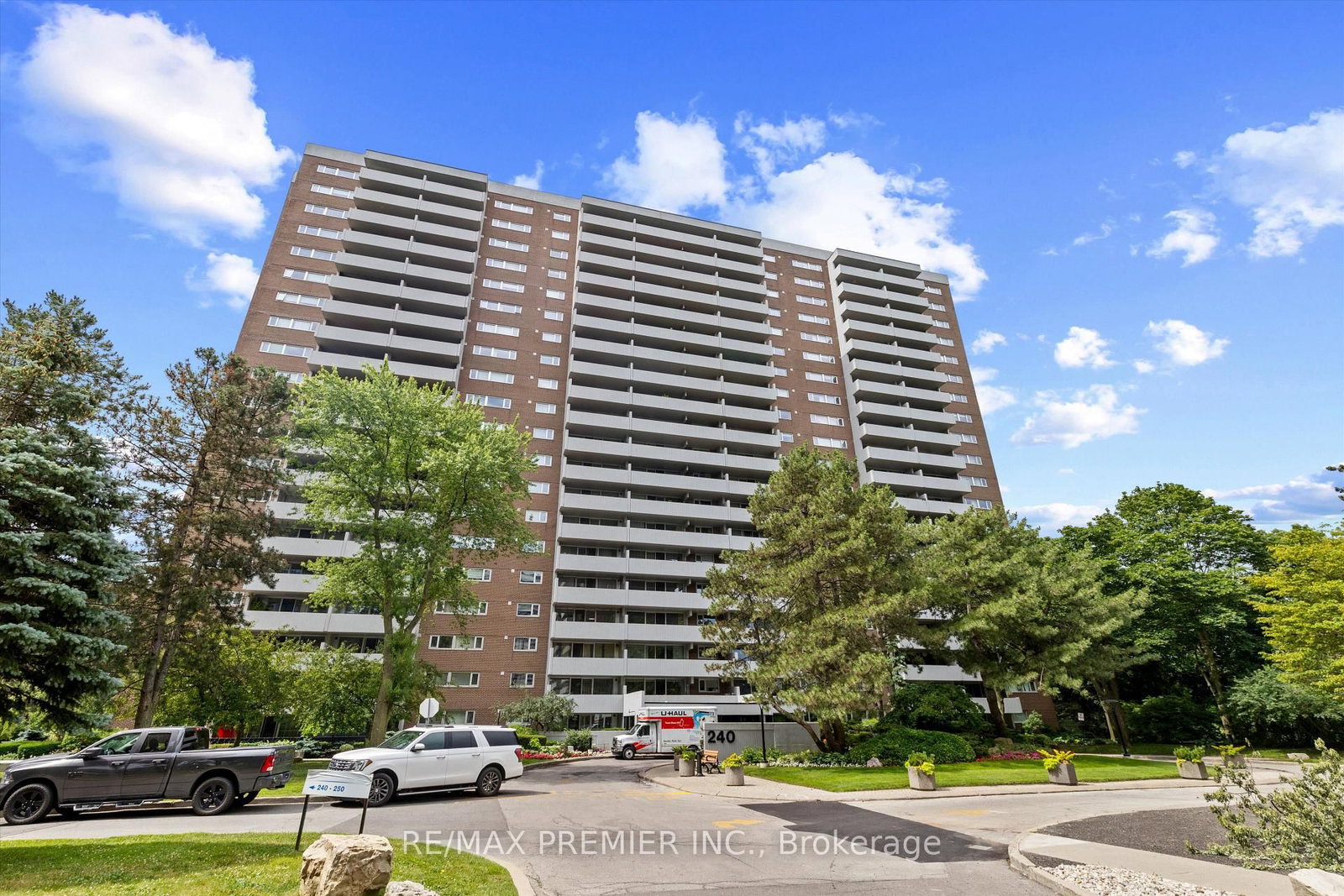 711-240 Scarlett Road, Toronto, ON