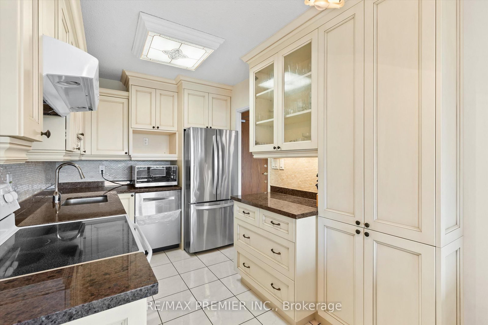 711-240 Scarlett Road, Toronto, ON, photo 3