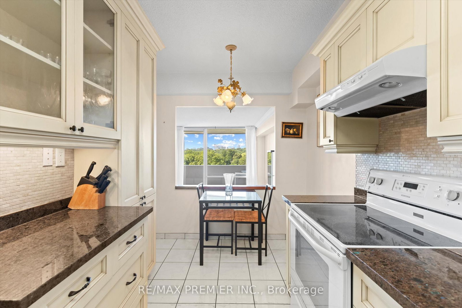 711-240 Scarlett Road, Toronto, ON, photo 5
