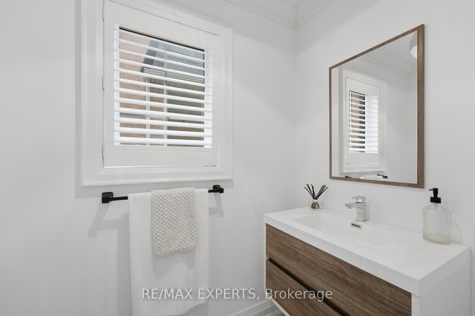 30 Lismer Crescent • Caledon, ON photo 16