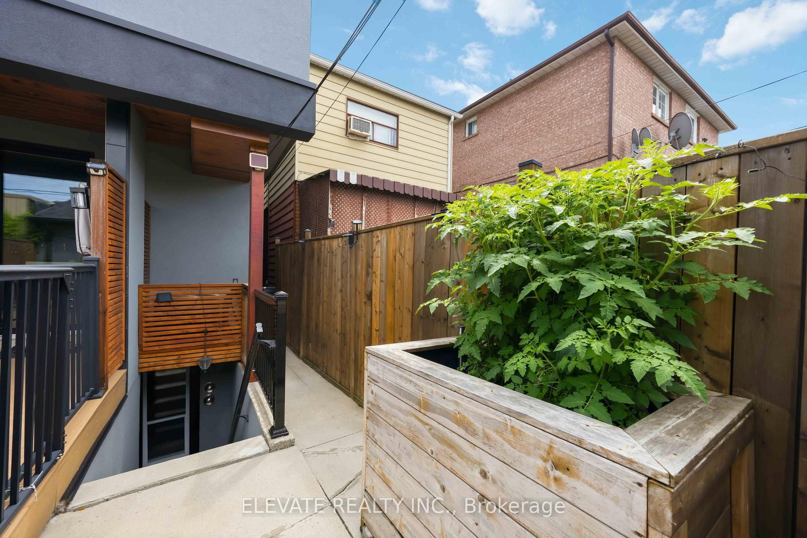 Basement-220 Gilbert Avenue, Toronto, ON, photo 3