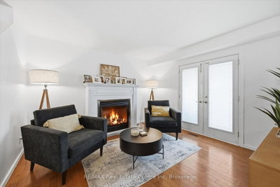 580 Clover Park Crescent • Milton, ON photo 8