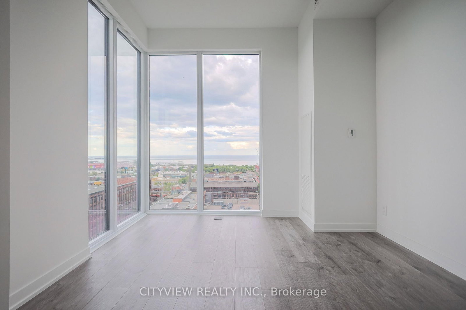 285 Dufferin Street • #1402 • Toronto, ON photo 6