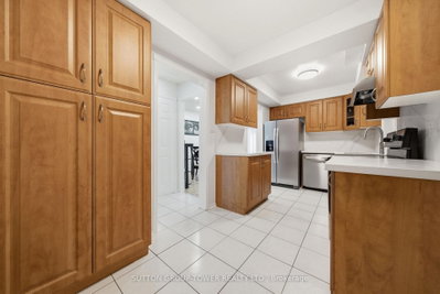 5035 Moulin Rouge Crescent • Mississauga, ON photo 8
