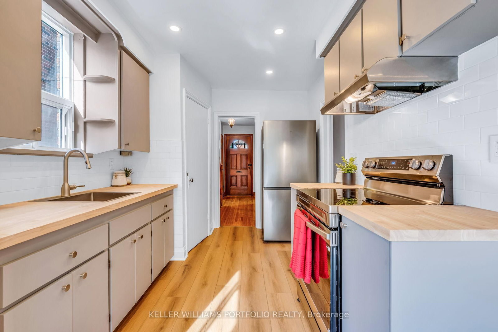 210 Bicknell Avenue • Toronto, ON photo 10