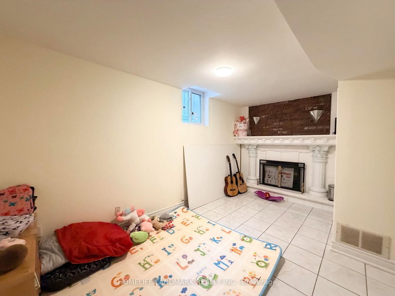 2587 Credit Valley Rd photo 5
