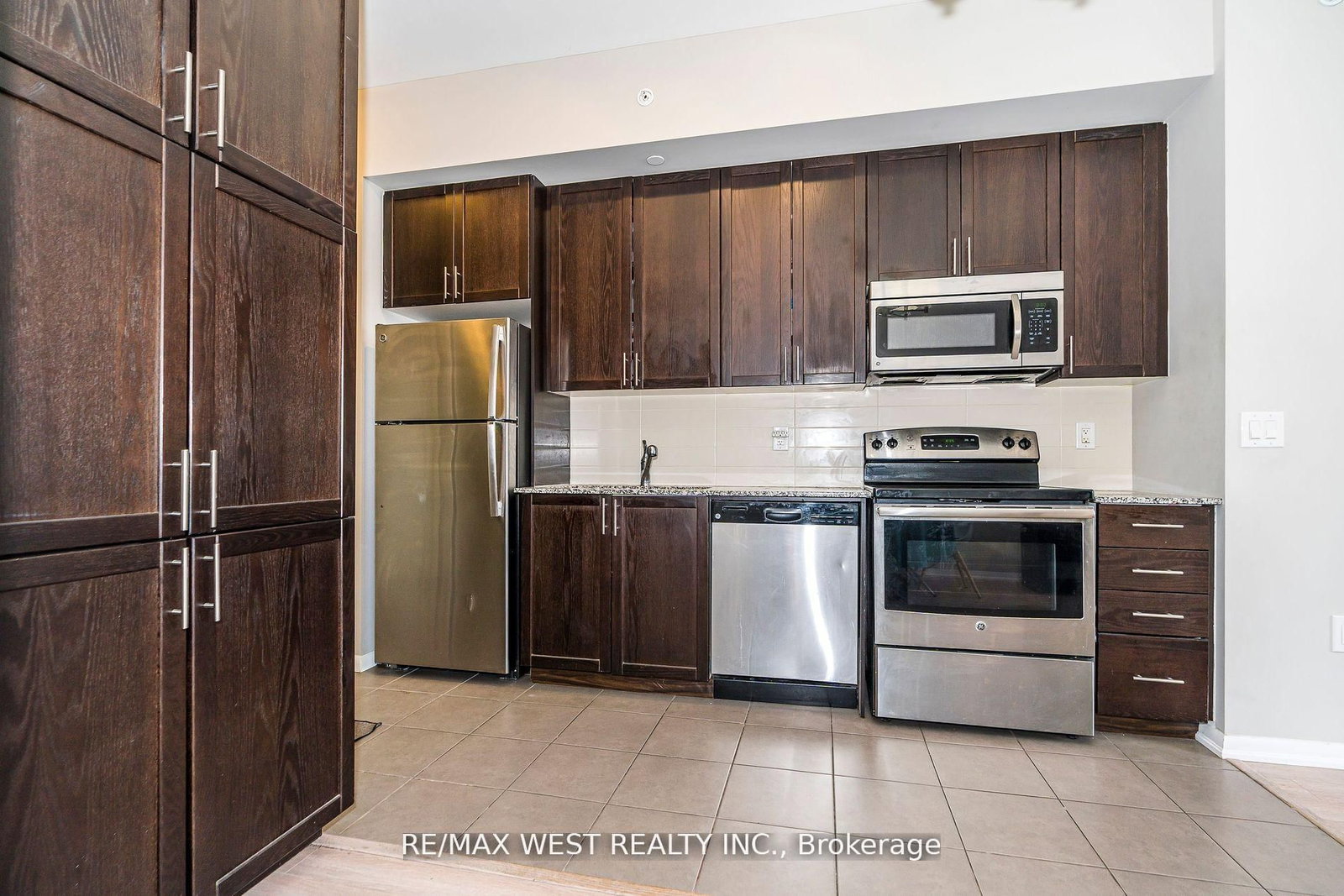 830 Lawrence Avenue W • #803 • Toronto, ON photo 12