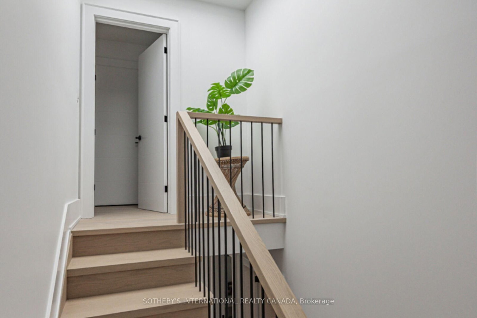 6 Twenty Fifth Street • Toronto, ON photo 32