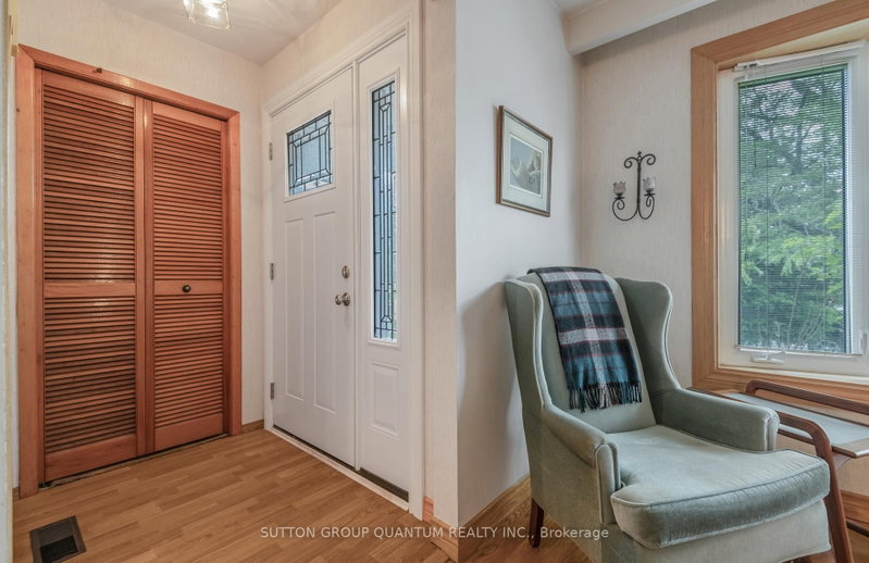 754 Eaglemount Mississauga,ON L5C 1N9 — Photo 5