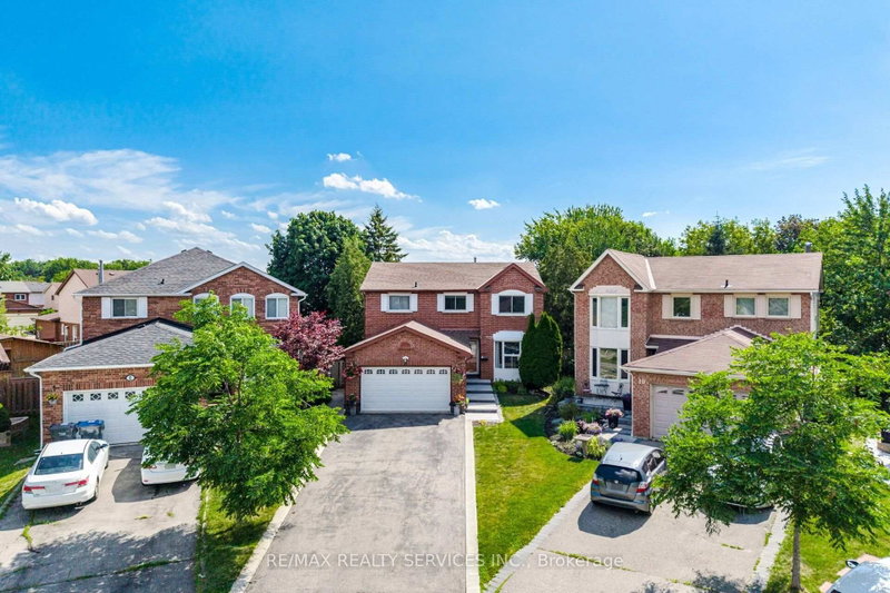 8 Paramount Pl, Brampton, Ontario